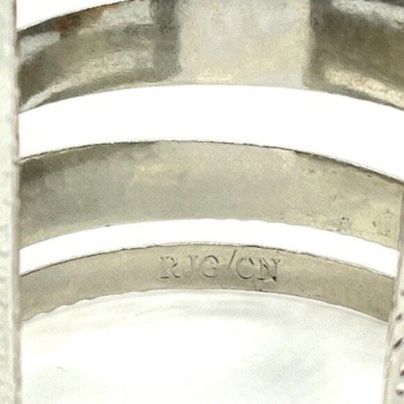 VINTAGE RJ GRAZIANO WIDE HAMMERED SILVER TONE CUFF BRACELET STATEMENT SIGNED - Picture 9 of 10